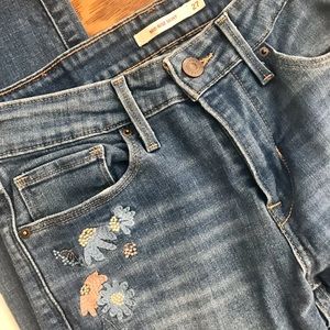 Levi’s mid rise skinny jeans, embroidery detail, size 4 Tall, EUC. *Final Price*